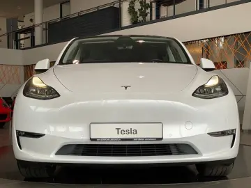 TESLA Model Y AWD Long Range Dual Motor Panorama LED