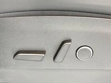 TESLA Model Y AWD Long Range Dual Motor Panorama LED