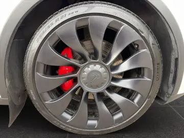 TESLA Model Y Performance Dual AWD  Gigafactory Berlin