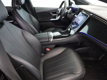 MERCEDES-BENZ EQE EQE 300 2024   Automatik  Scheckheft  Navi