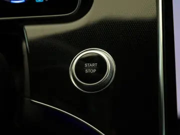 MERCEDES-BENZ EQE EQE 300 2024   Automatik  Scheckheft  Navi