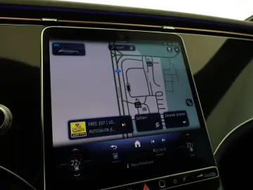 MERCEDES-BENZ EQE EQE 300 2024   Automatik  Scheckheft  Navi