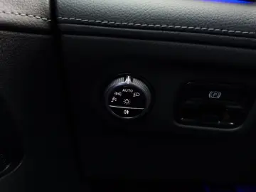 MERCEDES-BENZ EQE EQE 300 2024   Automatik  Scheckheft  Navi