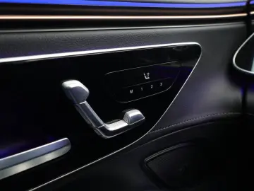 MERCEDES-BENZ EQE EQE 300 2024   Automatik  Scheckheft  Navi