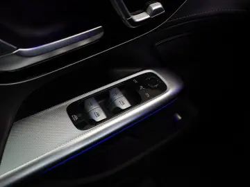 MERCEDES-BENZ EQE EQE 300 2024   Automatik  Scheckheft  Navi