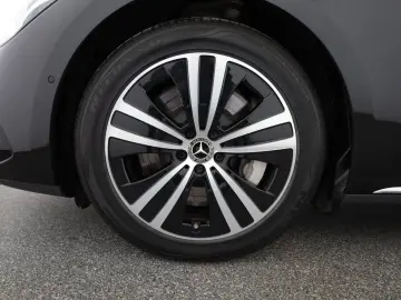 MERCEDES-BENZ EQE EQE 300 2024   Automatik  Scheckheft  Navi