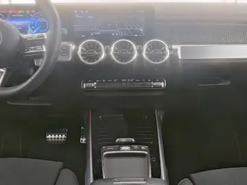 MERCEDES-BENZ EQB 300 4M AMG Night LED Memory-P. Dis…