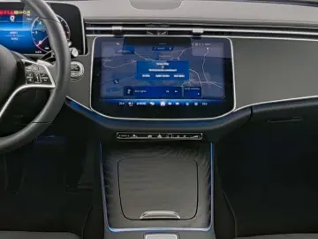 MERCEDES-BENZ E 220 d Avantgarde Advanced LED Distro…