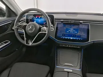 MERCEDES-BENZ E 220 d Avantgarde Advanced LED Distro…