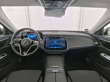 MERCEDES-BENZ E 220 d Avantgarde Advanced LED Distro…