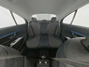 MERCEDES-BENZ E 220 d Avantgarde Advanced LED Distro…