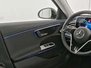 MERCEDES-BENZ E 220 d Avantgarde Advanced LED Distro…