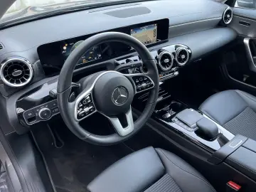 MERCEDES-BENZ CLA 220 d Coupe LED