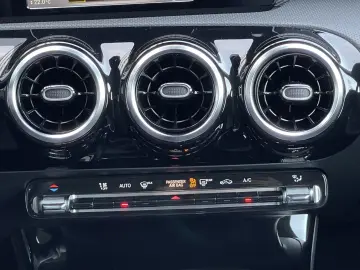 MERCEDES-BENZ CLA 220 d Coupe LED