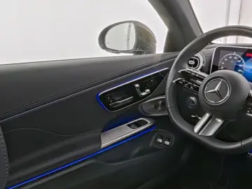 MERCEDES-BENZ CLE 300 e AMG Night Digital Burmester Pano-SD