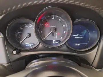 PORSCHE Macan T CHRONO PASM PDLS  BOSE MEMORY PANO