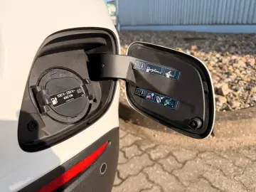 MERCEDES-BENZ GLC 300  e 4Matic Automatik Head Up 1.Hand