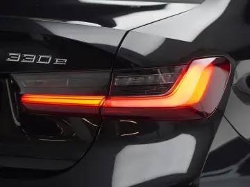 BMW 330e xDrive M-Sport AdaptiveLED H&K Sensatec HUD