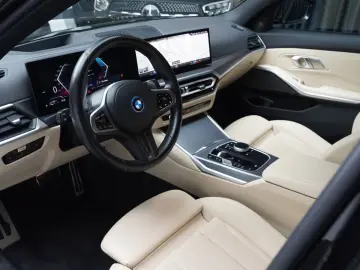 BMW 330e xDrive M-Sport AdaptiveLED H&K Sensatec HUD