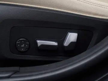 BMW 330e xDrive M-Sport AdaptiveLED H&K Sensatec HUD
