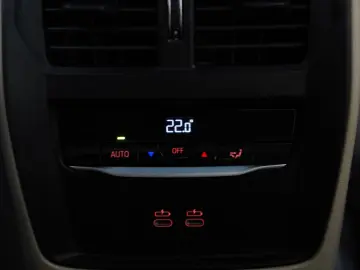BMW 330e xDrive M-Sport AdaptiveLED H&K Sensatec HUD