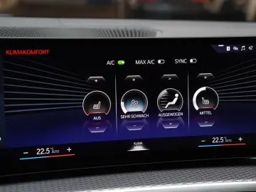 BMW 330e xDrive M-Sport AdaptiveLED H&K Sensatec HUD