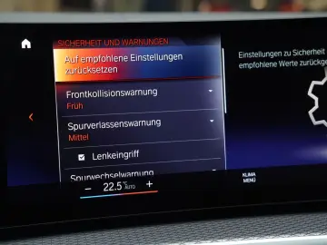BMW 330e xDrive M-Sport AdaptiveLED H&K Sensatec HUD