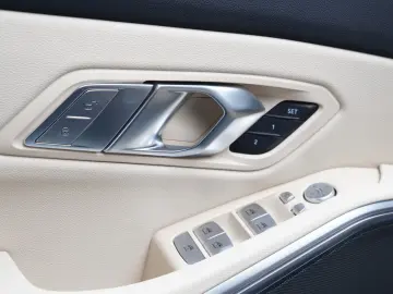 BMW 330e xDrive M-Sport AdaptiveLED H&K Sensatec HUD