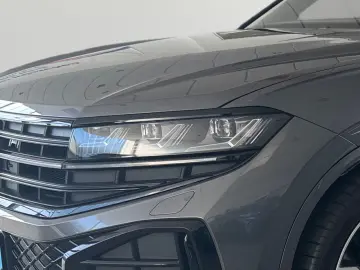 VW Touareg R-Line 3.0TDI  LUFT AHK NACHT HUD
