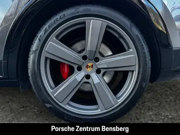 PORSCHE Cayenne GTS Pano Head-Up 22Zoll Nachtsicht