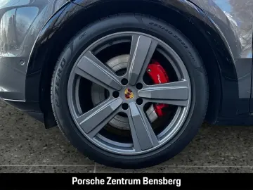 PORSCHE Cayenne GTS Pano Head-Up 22Zoll Nachtsicht