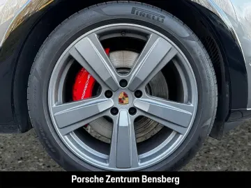 PORSCHE Cayenne GTS Pano Head-Up 22Zoll Nachtsicht