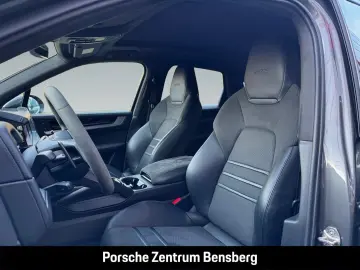 PORSCHE Cayenne GTS Pano Head-Up 22Zoll Nachtsicht