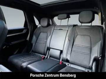 PORSCHE Cayenne GTS Pano Head-Up 22Zoll Nachtsicht