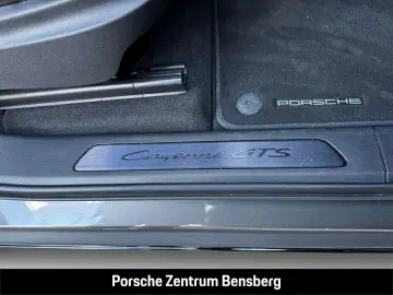 PORSCHE Cayenne GTS Pano Head-Up 22Zoll Nachtsicht