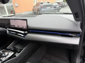 BMW 520i LiveCockpit Prof HeadUp Adapt LED Travel Co