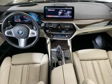 BMW 530d xDrive Limousine M Sport Standheizung AHK