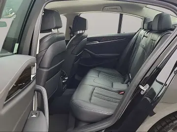 BMW 530d xDrive Limousine Standheizung Harman K LED
