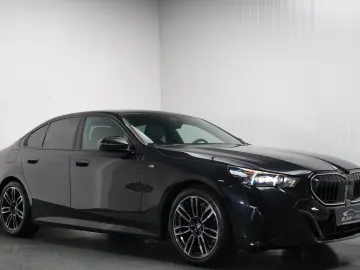 BMW 520d xDrive M Sport ICONIC 360 H&K HEADUP MEMORY