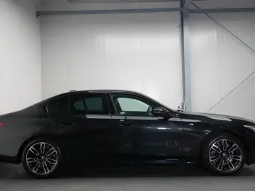 BMW 520d xDrive M Sport ICONIC 360 H&K HEADUP MEMORY