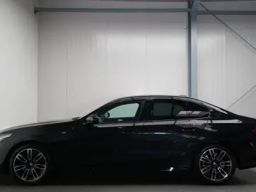 BMW 520d xDrive M Sport ICONIC 360 H&K HEADUP MEMORY