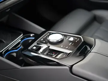 BMW 520d xDrive M Sport ICONIC 360 H&K HEADUP MEMORY