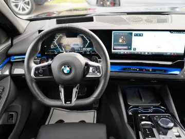 BMW 520d xDrive M Sport ICONIC 360 H&K HEADUP MEMORY