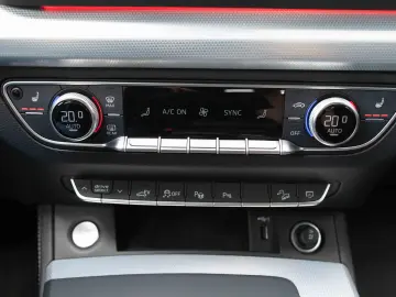 Audi Q5 55 TFSIe quattro S tronic S line