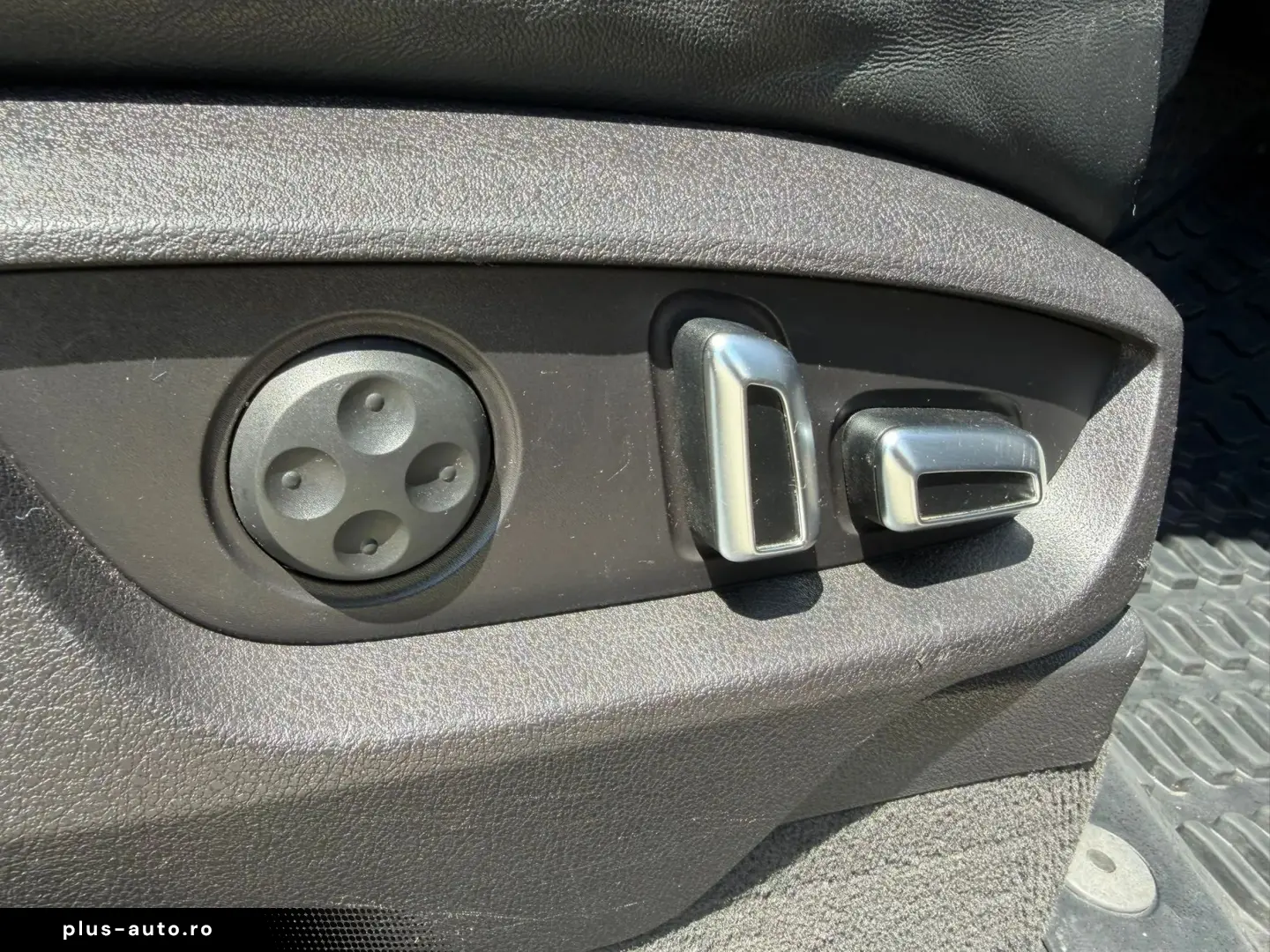 Audi Q7 3.0 TDI quattro 239 CP 7 Locuri Perne Alcantara Navi
