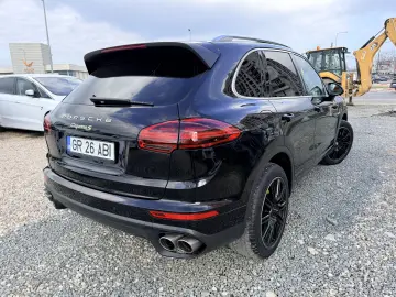 S  E-hybrid  plug-in