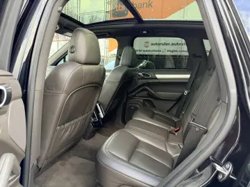 S  E-hybrid  plug-in
