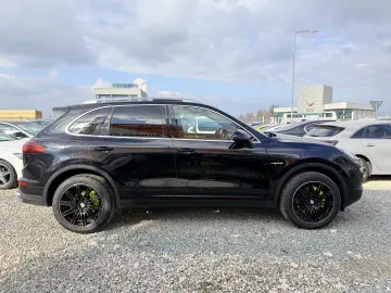 S  E-hybrid  plug-in