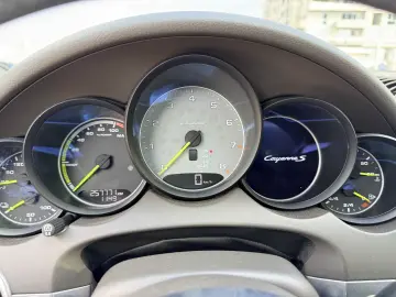 S  E-hybrid  plug-in