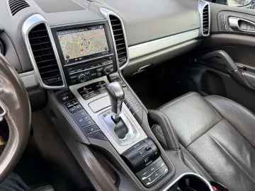 S  E-hybrid  plug-in
